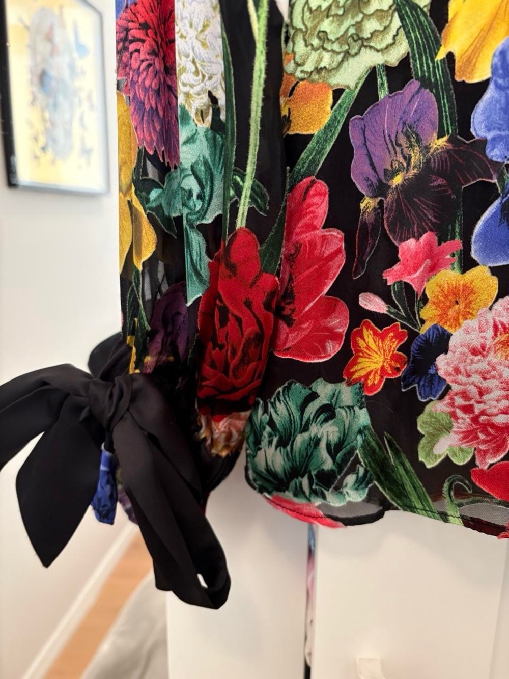 Alice + Olivia Black Floral Satin Button-Front Blouse - Picture 2 of 7